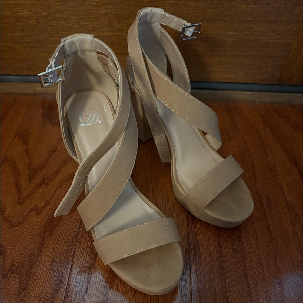 Elegant Tan Women's Sandals